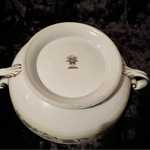 Norwich China Server w/Lid - Picture 5 of 7